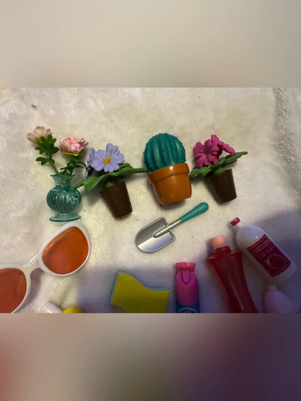 Our Generation for American Girl misc Gardening, bathroom & cleaning accessorie